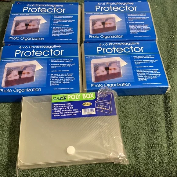 Vintage and NWT set of five sealed photo protector cases - Picture 1 of 3